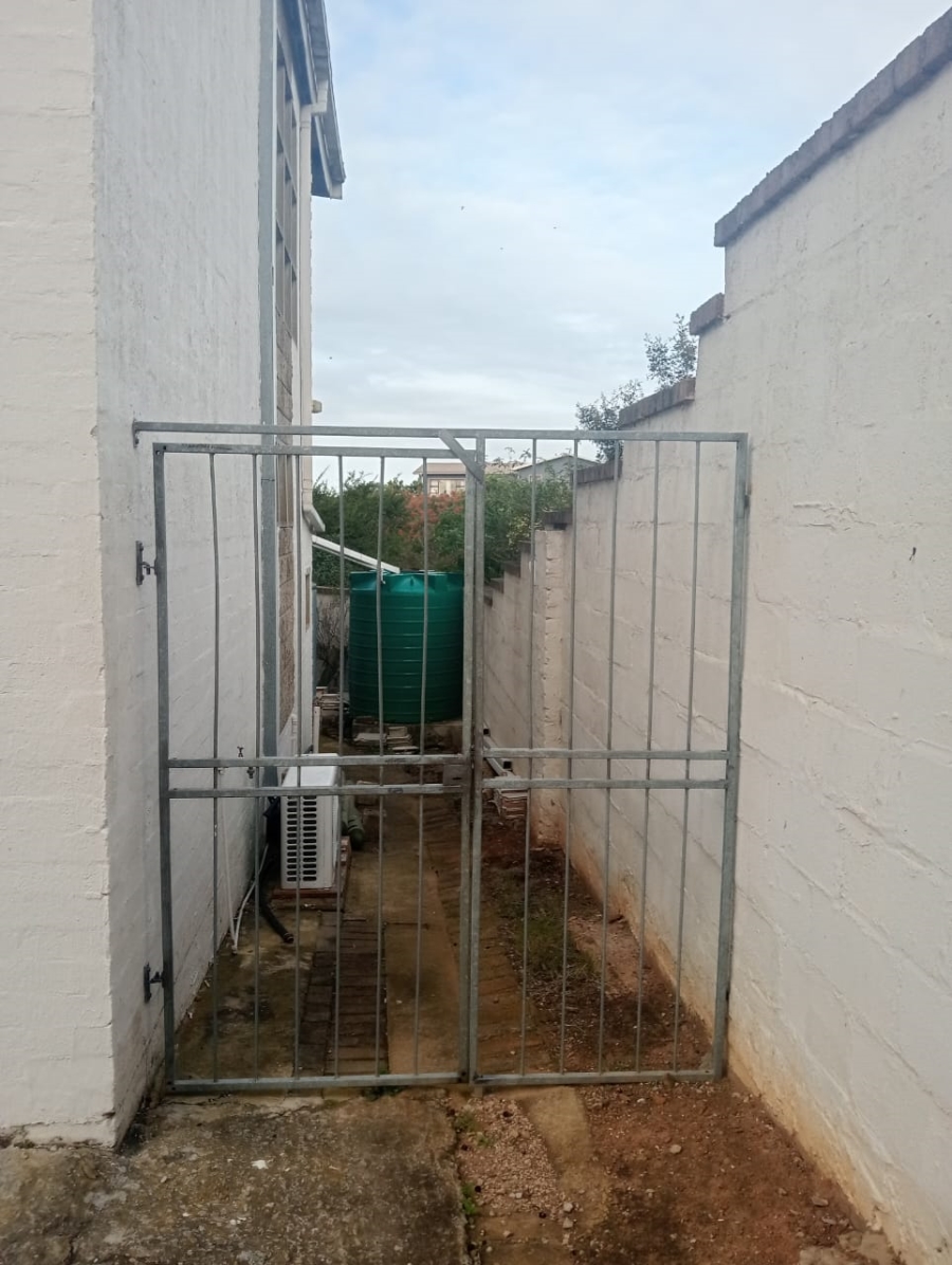 3 Bedroom Property for Sale in Wavecrest Eastern Cape